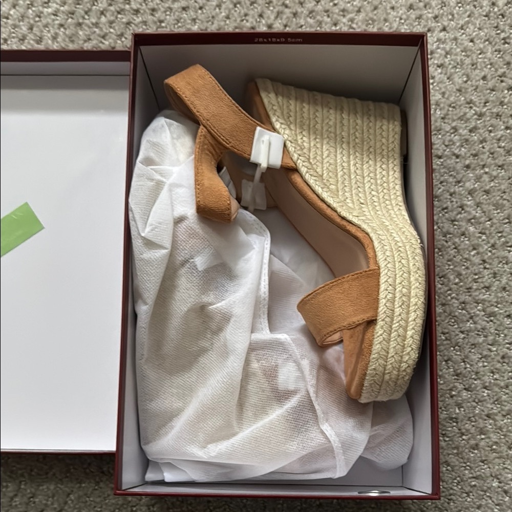 Elegant Tan Wedge Sandals with Adjustable Straps - Picture 9 of 9